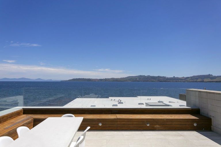 Photo of property in 225 Lake Terrace, Waipahihi, Taupo, 3330