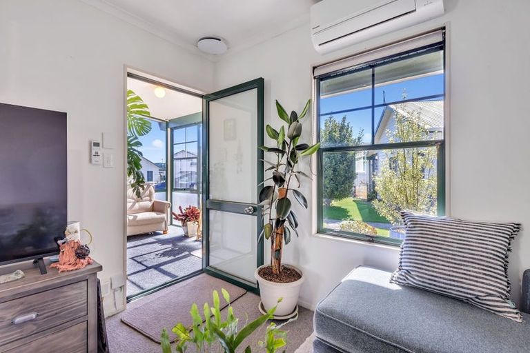 Photo of property in 3/70 Whiteley Street, Moturoa, New Plymouth, 4310