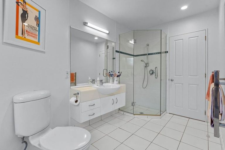 Photo of property in 127 Browns Bay Road, Browns Bay, Auckland, 0630