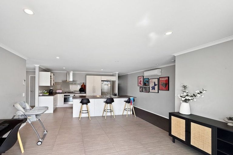 Photo of property in 17 Poulson Grove, Trentham, Upper Hutt, 5018