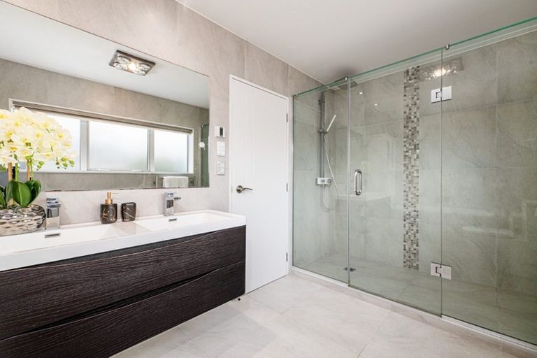 Photo of property in 42 San Prospero Crescent, Henderson, Auckland, 0612