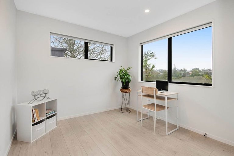 Photo of property in 57d Hogans Road, Glenfield, Auckland, 0629