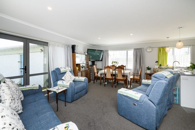 Photo of property in 17 Sinclair Avenue, Highbury, Palmerston North, 4412