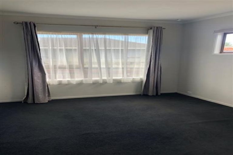 Photo of property in 13 Huruhuru Road, Massey, Auckland, 0614