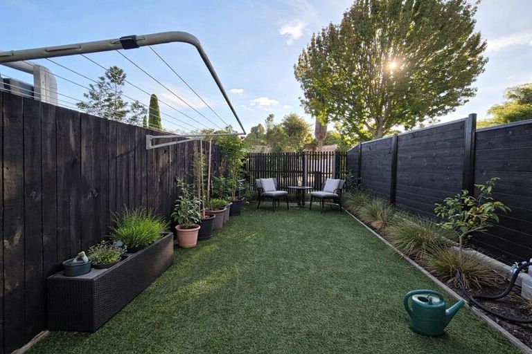 Photo of property in 9/3 Fairdale Place, Birkdale, Auckland, 0626