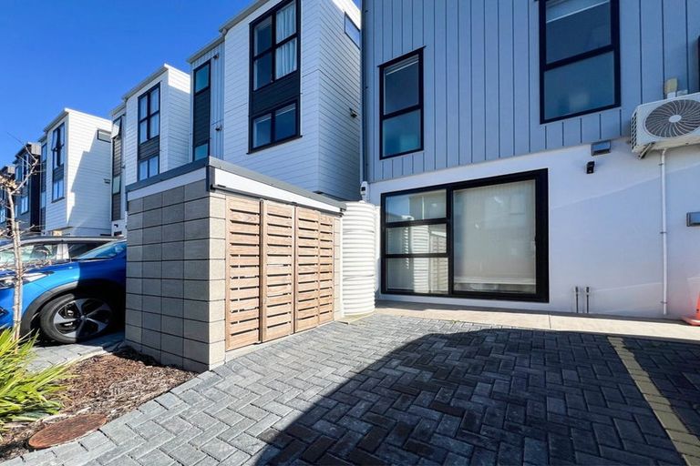 Photo of property in 21 Tahingamanu Road, Hobsonville, Auckland, 0616
