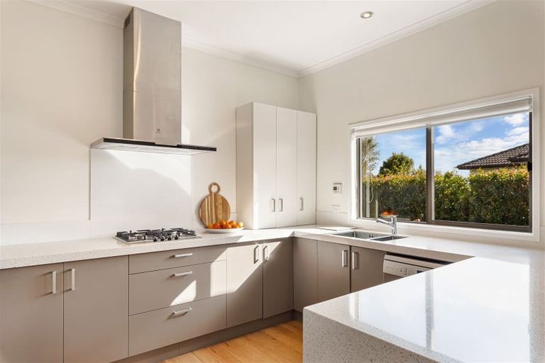 Photo of property in 10 Seamount Drive, Red Beach, 0932