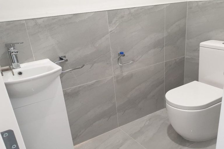 Photo of property in 18a Riverpark Crescent, Henderson, Auckland, 0610