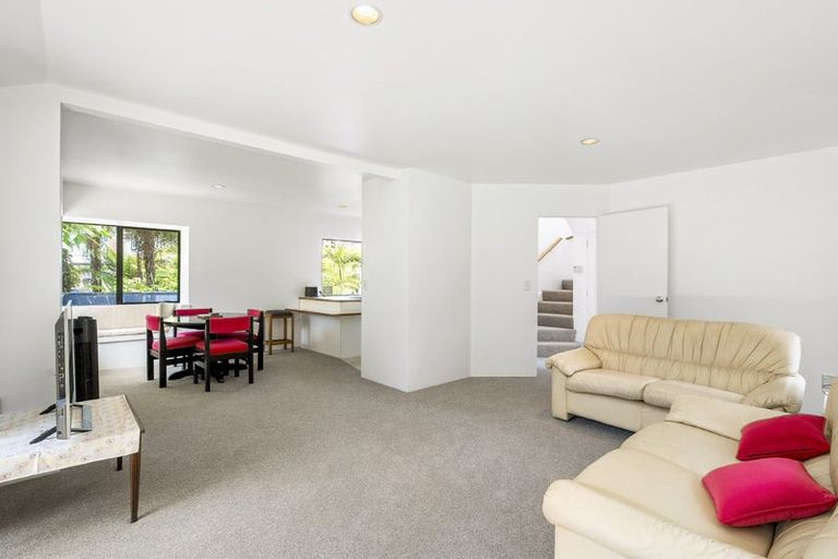 Photo of property in 3/27 Sunnynook Road, Forrest Hill, Auckland, 0620
