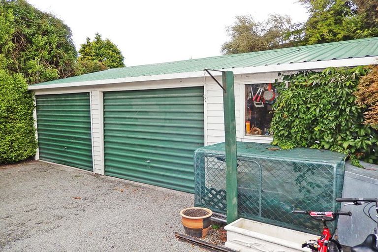 Photo of property in 16 Burn Street, Holmes Hill, Oamaru, 9401