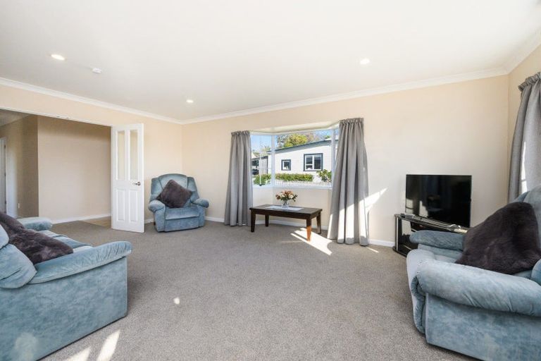 Photo of property in 1a Kings Court, Roslyn, Palmerston North, 4414