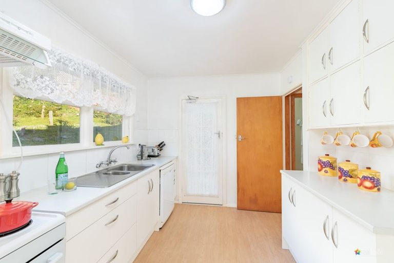 Photo of property in 19 Omega Street, Newlands, Wellington, 6037