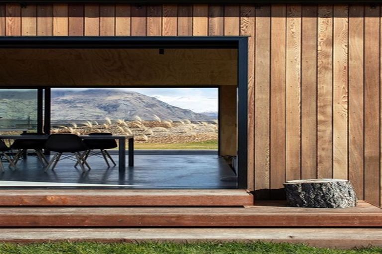 Photo of property in 12 Avalanche Place, Wanaka, 9305