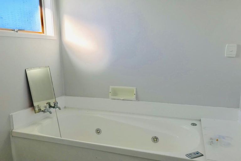 Photo of property in 1/3 Beach Road, Northcote Point, Auckland, 0627