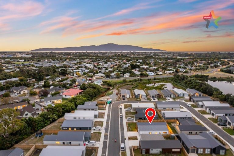 Photo of property in 8 Rotoiti Place, Paraparaumu, 5032