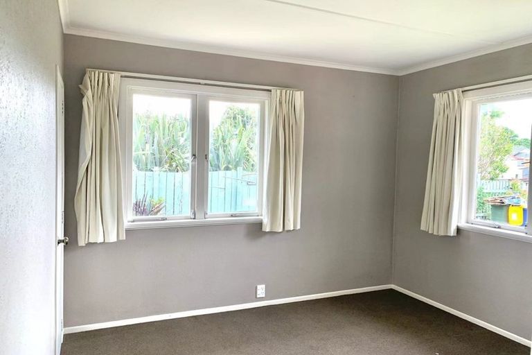 Photo of property in 80 Lynwood Road, New Lynn, Auckland, 0600