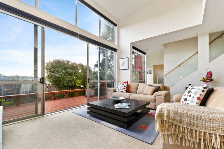 Photo of property in 76h Edmonton Road, Henderson, Auckland, 0612