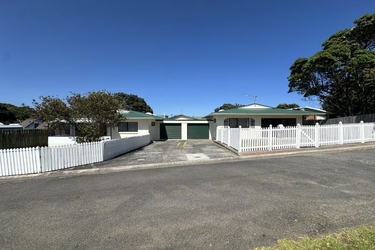 Photo of property in 5a Tahurangi Place, Spotswood, New Plymouth, 4310