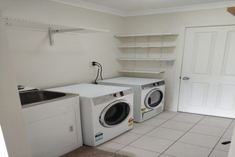 Photo of property in 4 Comber Place, Johnsonville, Wellington, 6037