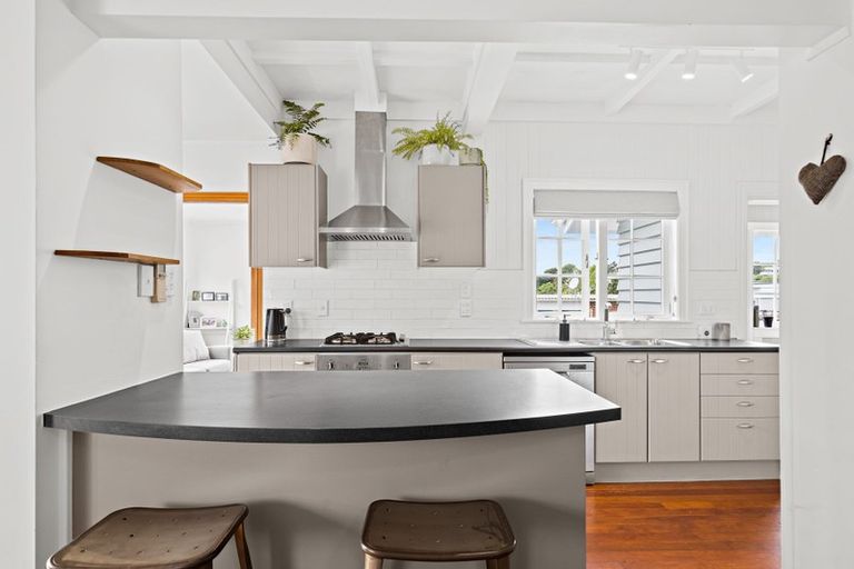 Photo of property in 1/127 Birkdale Road, Birkdale, Auckland, 0626