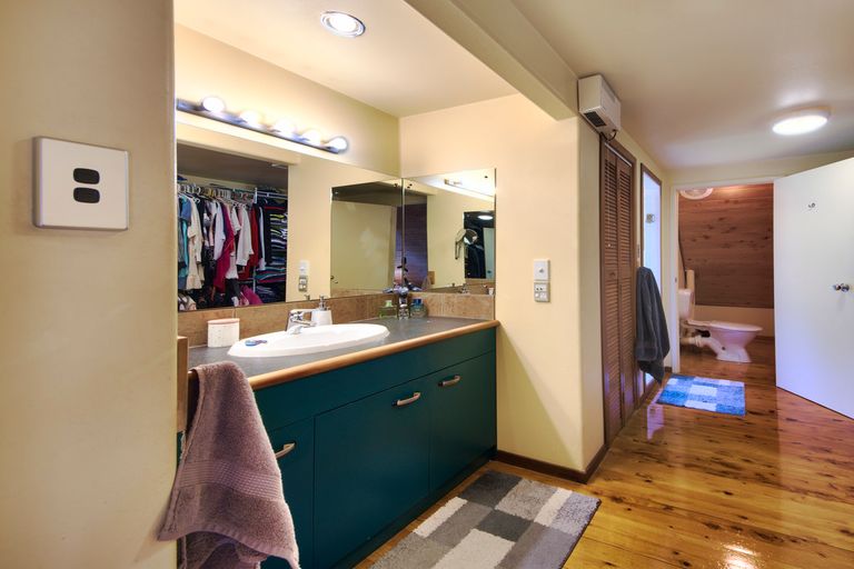 Photo of property in 11e Longfellow Parade, Glen Eden, Auckland, 0604