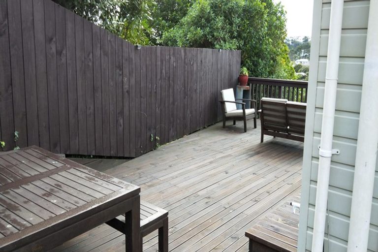 Photo of property in 5 Innes Way, Newlands, Wellington, 6037