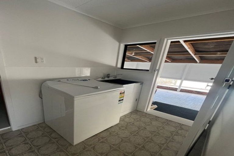 Photo of property in 1/43 Eastglen Road, Glen Eden, Auckland, 0602
