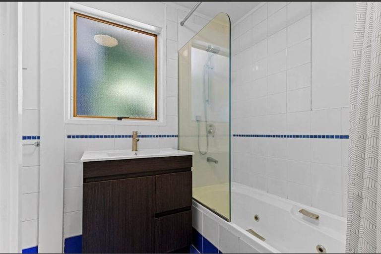 Photo of property in 80 Awaruku Road, Torbay, Auckland, 0630