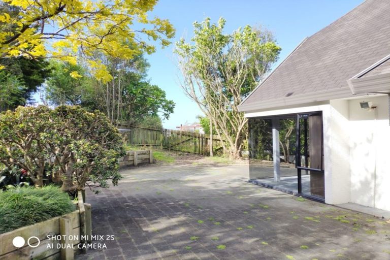 Photo of property in 10 Forsythe Place, Massey, Auckland, 0614