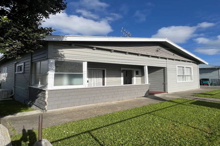 Photo of property in 15 Waverley Street, Waipawa, 4210