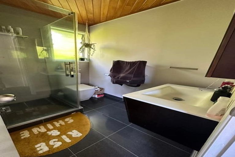 Photo of property in 30 Grendon Road, Titirangi, Auckland, 0604