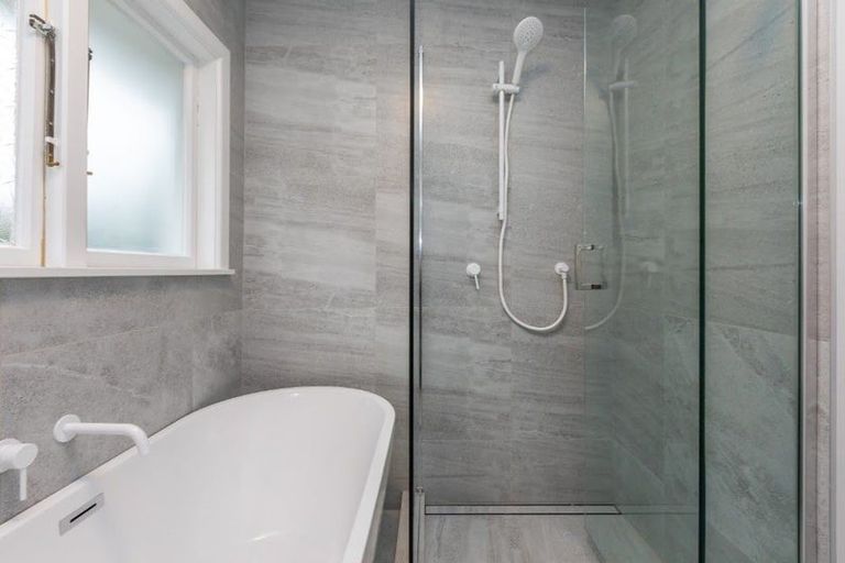 Photo of property in 94 Avondale Road, Avondale, Christchurch, 8061