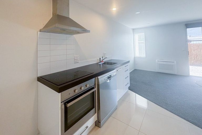 Photo of property in 2/318 Barbadoes Street, Christchurch Central, Christchurch, 8011