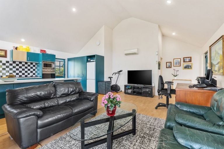 Photo of property in 2/35 Glenvar Road, Torbay, Auckland, 0630