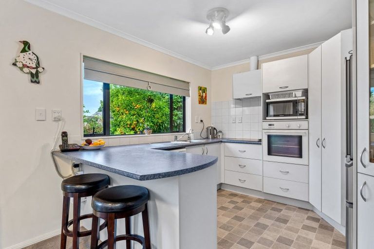 Photo of property in 14 Francis Skinner Place, Orewa, 0931