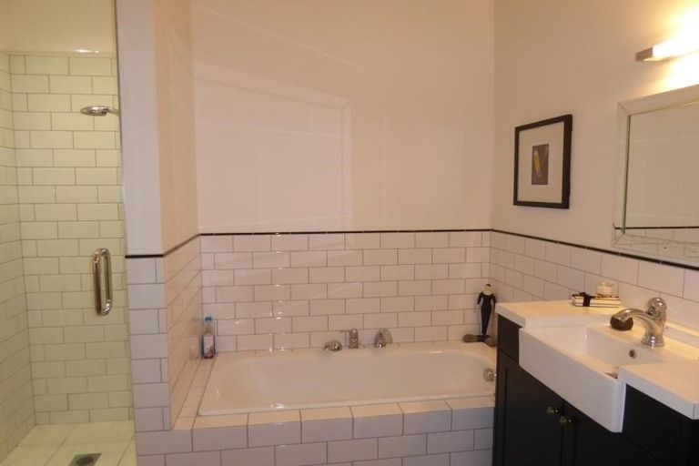 Photo of property in 75 Elizabeth Street, Mount Victoria, Wellington, 6011