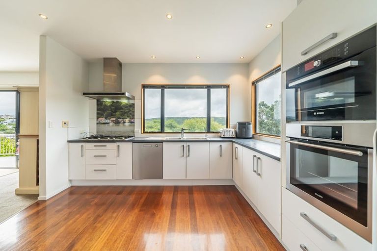 Photo of property in 8a Kiriwai Road, Paremata, Porirua, 5024