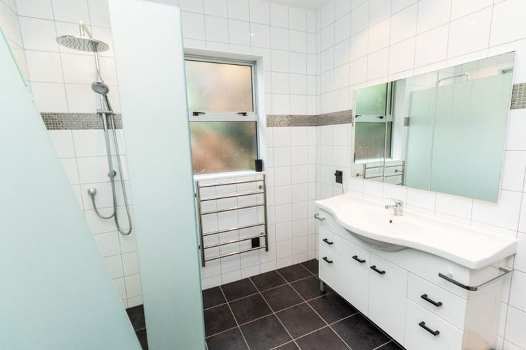 Photo of property in 30 Collins Avenue, Tawa, Wellington, 5028