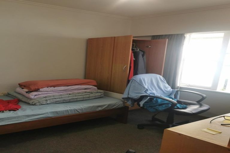 Photo of property in 37 Kenmore Street, Newlands, Wellington, 6037