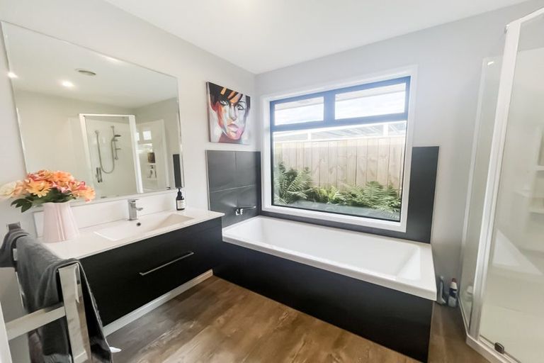 Photo of property in 17 Cyprus Place, Fitzherbert, Palmerston North, 4410