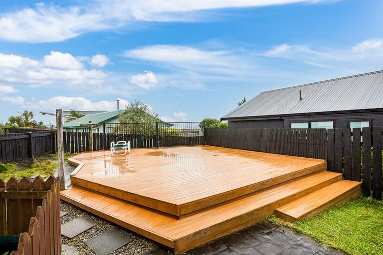 Photo of property in 2 Coventry Close, Ascot Park, Porirua, 5024