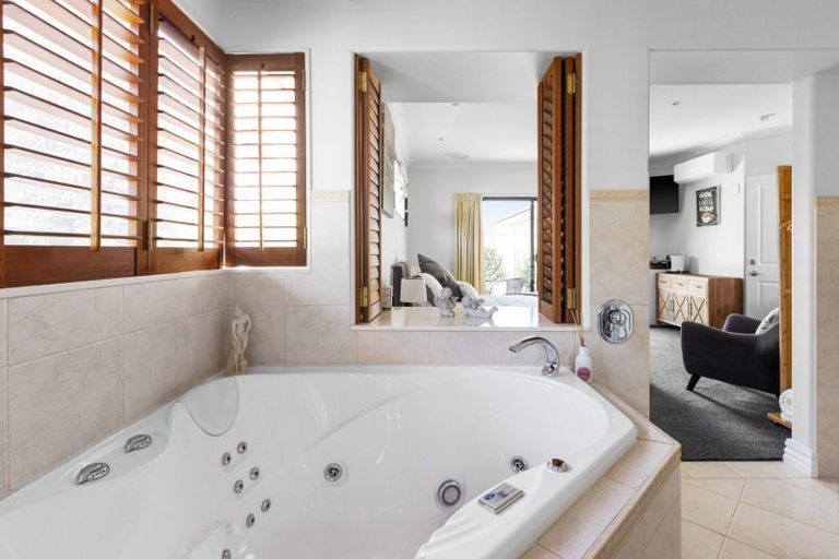 Photo of property in 36 Kensington Drive, Taradale, Napier, 4112