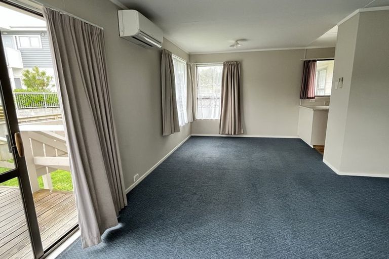 Photo of property in 201a Newlands Road, Newlands, Wellington, 6037