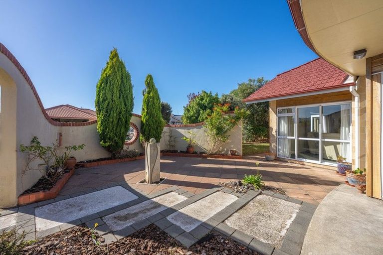Photo of property in 2 Marewa Place, Waikanae Beach, Waikanae, 5036