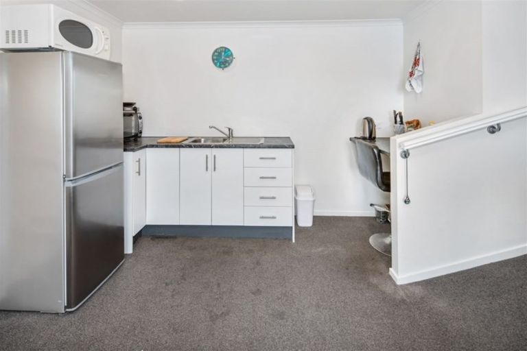 Photo of property in 3 Terrance Grove, Paparangi, Wellington, 6037