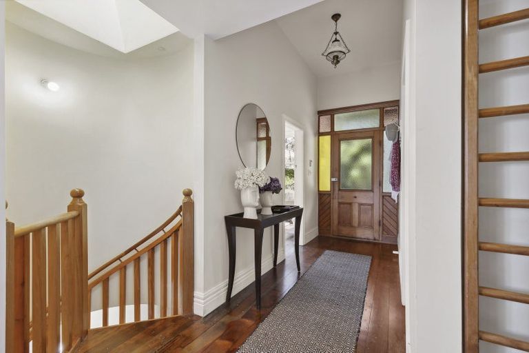 Photo of property in 8 Thorby Street, Northland, Wellington, 6012