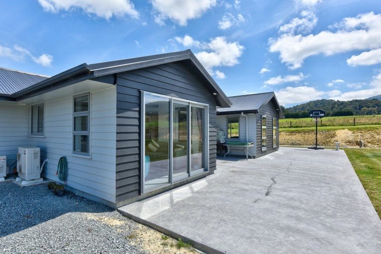 Photo of property in 51 Nicholson Road, Khandallah, Wellington, 6035