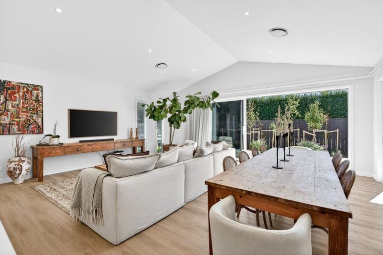 Photo of property in 38 Orchard Road, Greytown, 5712