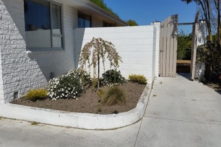 Photo of property in 2/275 Hendersons Road, Hoon Hay, Christchurch, 8025