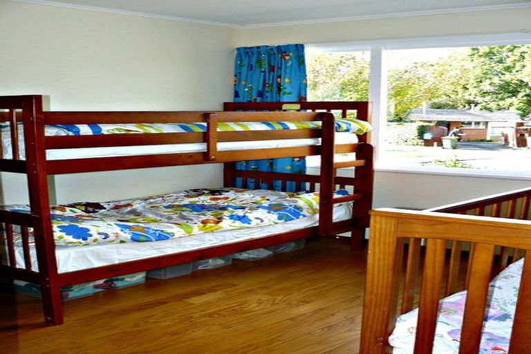 Photo of property in 16 Ivy Place, Birkdale, Auckland, 0626